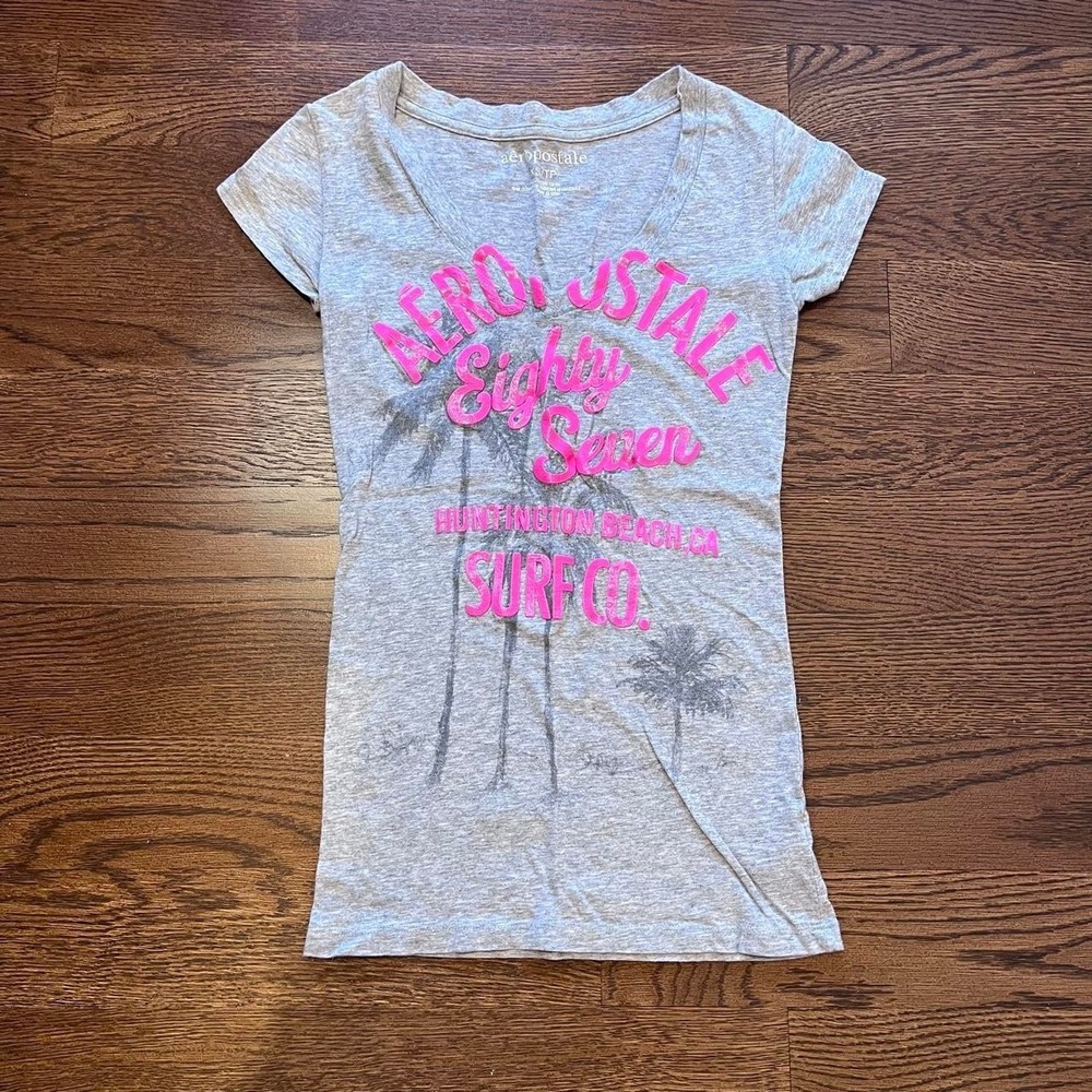 y2k aeropostale gray and pink graphic palm tree v neck top xs